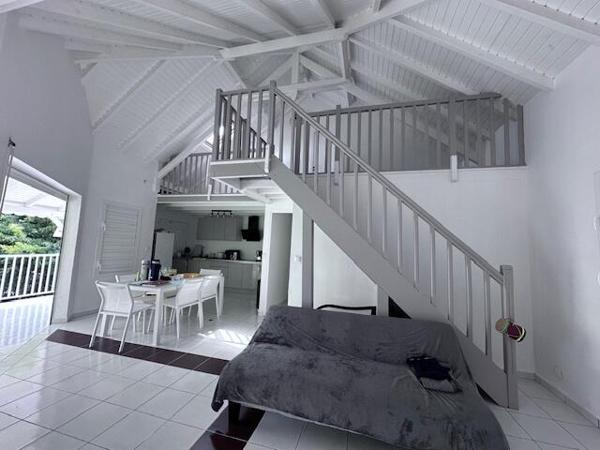 A VENDRE JOLIE VILLA T4 EN DUPLEX ET T2 EN RDJ SUR 1000 M² DE TERRAIN DANS SECTEUR RESIDENTIEL DE LA GRIPPIERE A PETIT-BOURG