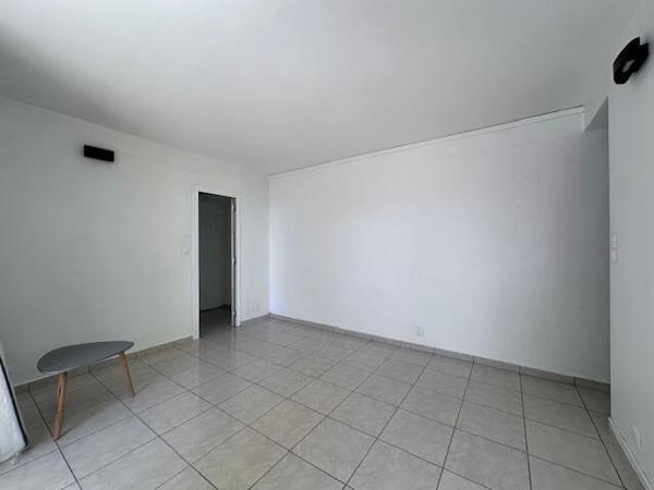 A VENDRE JOLIE VILLA T4 EN DUPLEX ET T2 EN RDJ SUR 1000 M² DE TERRAIN DANS SECTEUR RESIDENTIEL DE LA GRIPPIERE A PETIT-BOURG