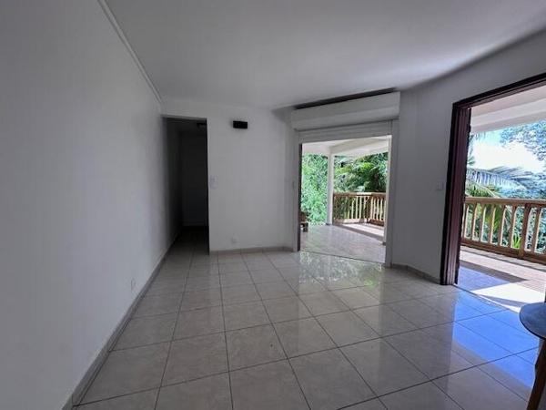 A VENDRE JOLIE VILLA T4 EN DUPLEX ET T2 EN RDJ SUR 1000 M² DE TERRAIN DANS SECTEUR RESIDENTIEL DE LA GRIPPIERE A PETIT-BOURG