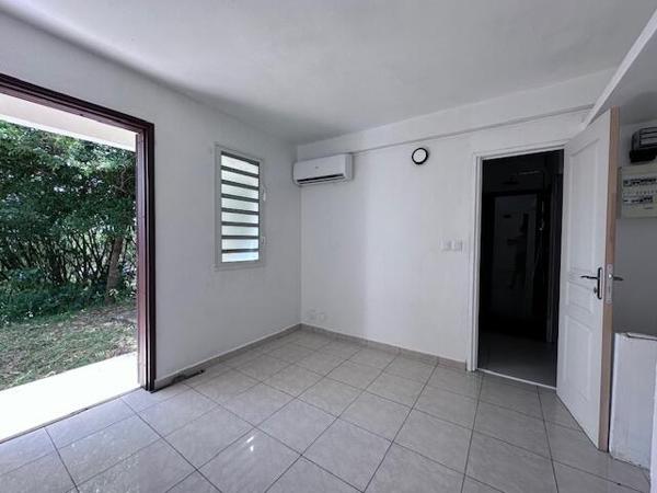 A VENDRE JOLIE VILLA T4 EN DUPLEX ET T2 EN RDJ SUR 1000 M² DE TERRAIN DANS SECTEUR RESIDENTIEL DE LA GRIPPIERE A PETIT-BOURG