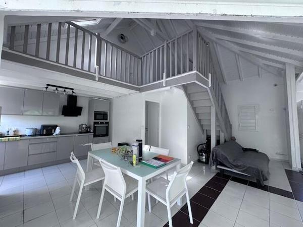 A VENDRE JOLIE VILLA T4 EN DUPLEX ET T2 EN RDJ SUR 1000 M² DE TERRAIN DANS SECTEUR RESIDENTIEL DE LA GRIPPIERE A PETIT-BOURG