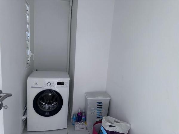 A VENDRE JOLIE VILLA T4 EN DUPLEX ET T2 EN RDJ SUR 1000 M² DE TERRAIN DANS SECTEUR RESIDENTIEL DE LA GRIPPIERE A PETIT-BOURG