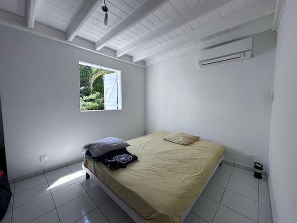 A VENDRE JOLIE VILLA T4 EN DUPLEX ET T2 EN RDJ SUR 1000 M² DE TERRAIN DANS SECTEUR RESIDENTIEL DE LA GRIPPIERE A PETIT-BOURG