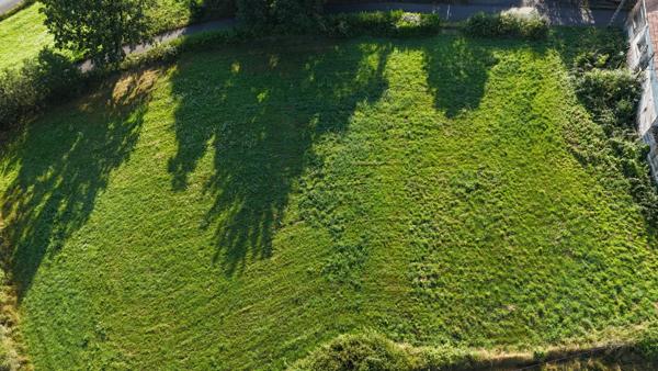 TERRAIN A BATIR 1640 M² PROCHE DE FEURS