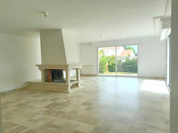 Vente                                                      Maison
                        
                     6 pièces                      175 m2                     à Saint-Sébastien-sur-Loire