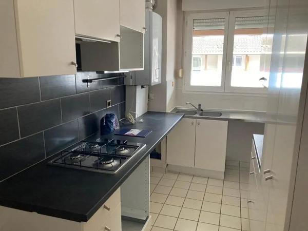 Appartement à louer 2 pièces 51.96m² Billère (64140)