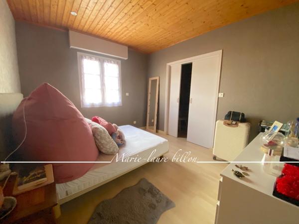 Maison à vendre 5 pièces GIVRAND (85), plain pied 3 chambres+bureau de 1998 avec 3 garages, parcelle 1345 m2 clos