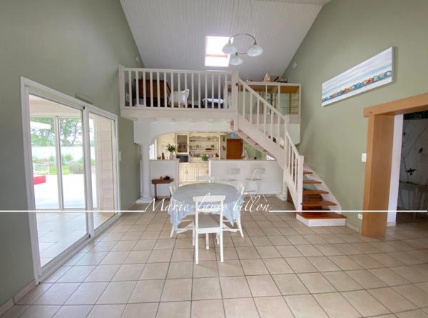 Maison à vendre 5 pièces GIVRAND (85), plain pied 3 chambres+bureau de 1998 avec 3 garages, parcelle 1345 m2 clos