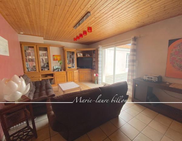 Maison à vendre 5 pièces GIVRAND (85), plain pied 3 chambres+bureau de 1998 avec 3 garages, parcelle 1345 m2 clos