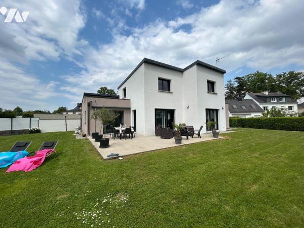 Maison 5 pièces à vendre, PONTIVY (56300)
Surface habitable : env. 143 m² | Terrain : 693 m² |...