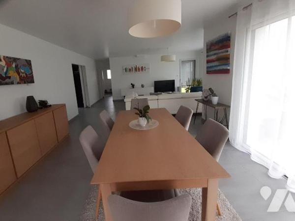 Maison 5 pièces à vendre, PONTIVY (56300)
Surface habitable : env. 143 m² | Terrain : 693 m² |...