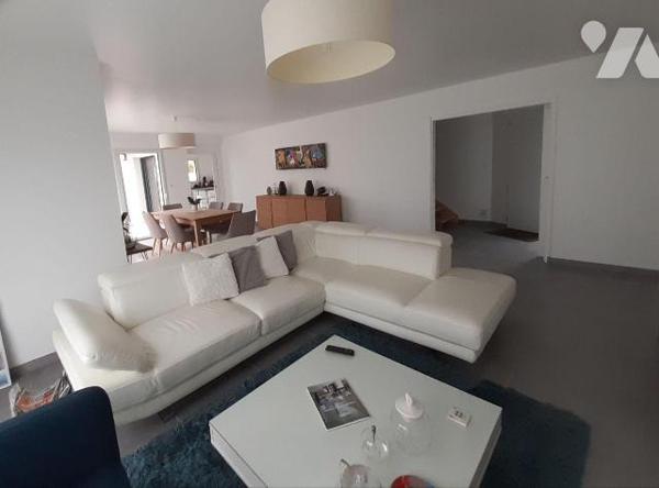 Maison 5 pièces à vendre, PONTIVY (56300)
Surface habitable : env. 143 m² | Terrain : 693 m² |...