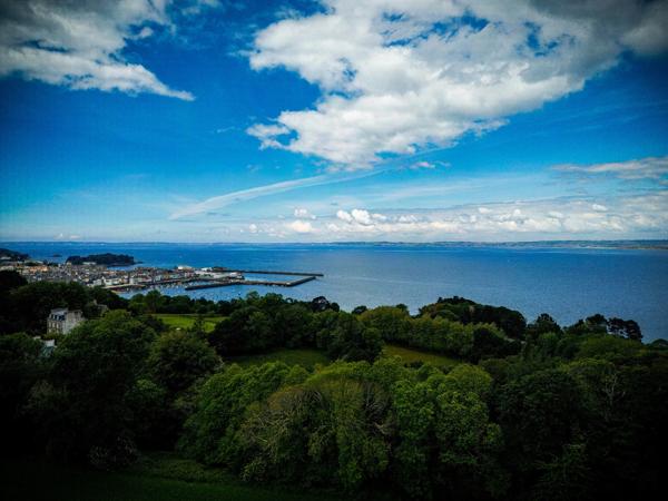 Maison face à la baie de DOUARNENEZ (29)