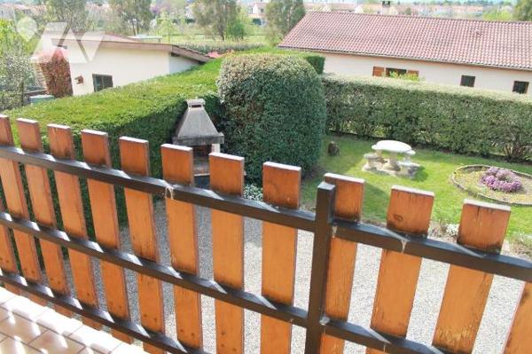 Nous vous invitons à découvrir cette maison individuelle construite en 1972 qui vous permettra ...