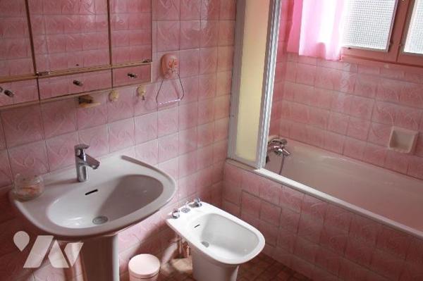 Nous vous invitons à découvrir cette maison individuelle construite en 1972 qui vous permettra ...