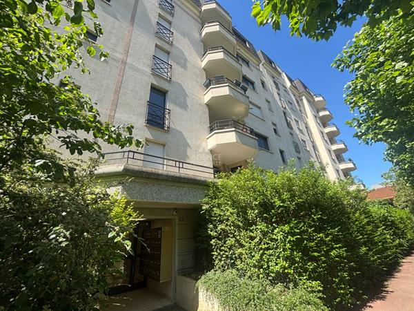 Appartement 4 pièces à vendre - Dernier étage avec balcon à Cergy Préfecture €270 000 ** - Référence 11232
