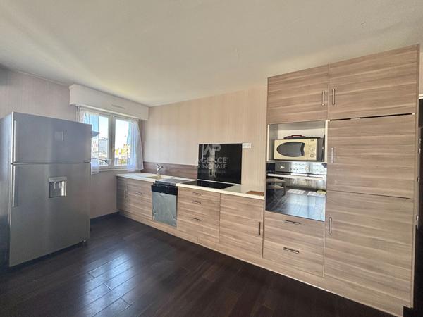Appartement 4 pièces à vendre - Dernier étage avec balcon à Cergy Préfecture €270 000 ** - Référence 11232
