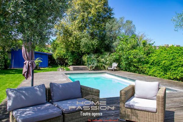 ROYAN - MAISON ANNÉES 30 AVEC PISCINE ET JARDIN PAYSAGÉ, PROCHE COMMERCES ET PLAGES