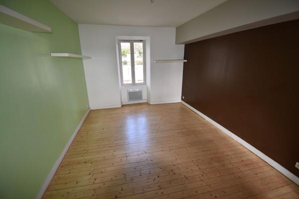 NANTES CHANTENAY - decouvrez cet immeuble sur 3 niveaux, proche de la Loire.