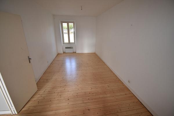 NANTES CHANTENAY - decouvrez cet immeuble sur 3 niveaux, proche de la Loire.