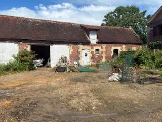 BSK immobilier vous proposes à la vente cette  belle grange non viabilisé située dans un corp de ferme.
 La toiture est neuve sur un côté,
 le tout à rénover entièrement pour investisseur ou amoureux de l’ancien sur 118 m² de parcelle.
Se trouvant sur la commune de Francières (60190)  qui offre à ses habitants un cadre de vie calme et agréable, au cœur d’un environnement rural préservé, tout en bénéficiant de la proximité des services et infrastructures indispensables à la vie quotidienne dans les communes voisines.
Elle est intégrée à un Regroupement Pédagogique Intercommunal (RPI), permettant la scolarisation des enfants dans un environnement adapté, structuré et encadré.
Votre agent commercial pour BSK Immobilier, Francis BRICOUT (EI) inscrit au RCS de COMPIEGNE(60) n° 909  770 273.