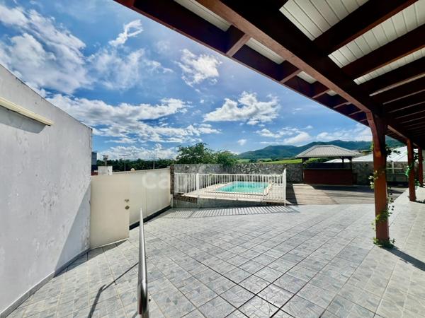À vendre LES TROIS ILETS (972)-Immeuble polyvalent avec piscine – Opportunité exceptionnelle dans la zone d’activité de Vatable 2000