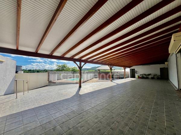 À vendre LES TROIS ILETS (972)-Immeuble polyvalent avec piscine – Opportunité exceptionnelle dans la zone d’activité de Vatable 2000