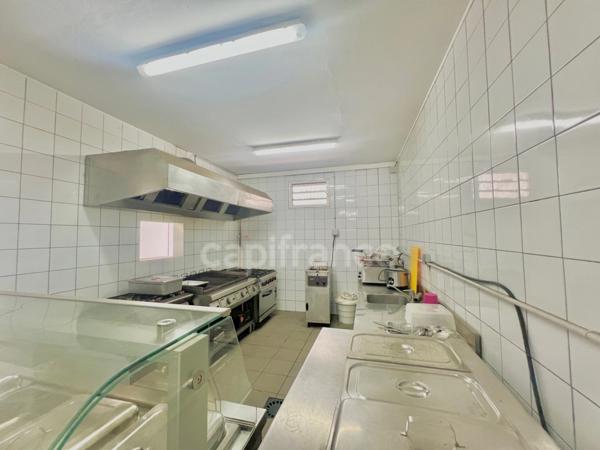 À vendre LES TROIS ILETS (972)-Immeuble polyvalent avec piscine – Opportunité exceptionnelle dans la zone d’activité de Vatable 2000
