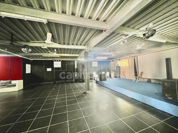 À vendre LES TROIS ILETS (972)-Immeuble polyvalent avec piscine – Opportunité exceptionnelle dans la zone d’activité de Vatable 2000