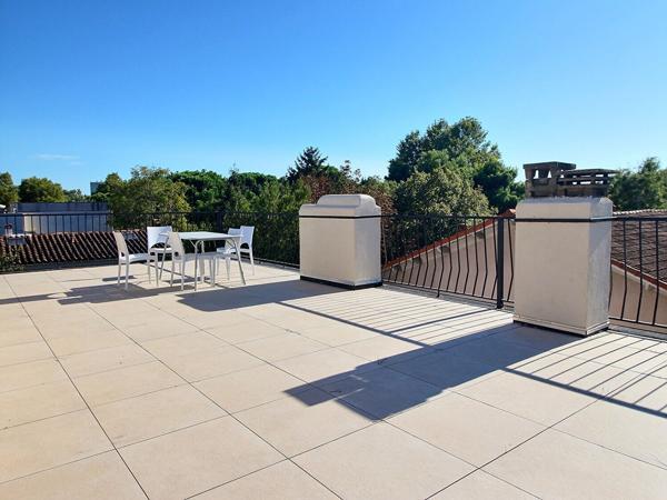 A louer appartement T3 Avignon - Secteur Rotondes - avec garage, cave, balcon et toit terrasse commun