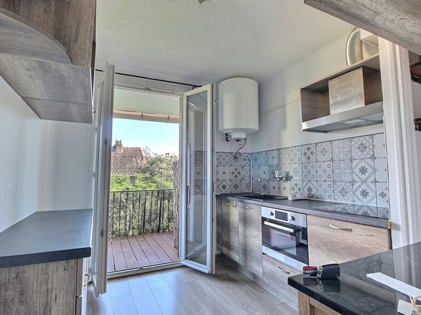 A louer appartement T3 Avignon - Secteur Rotondes - avec garage, cave, balcon et toit terrasse commun