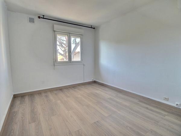 A louer appartement T3 Avignon - Secteur Rotondes - avec garage, cave, balcon et toit terrasse commun
