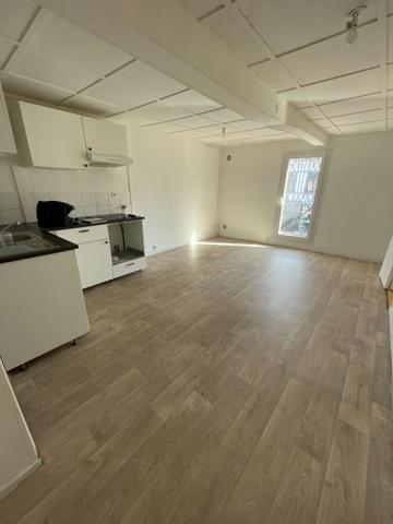 Centre de BOURG ACHARD - Appartement 2 pièces et 1 bureau de 49 m2