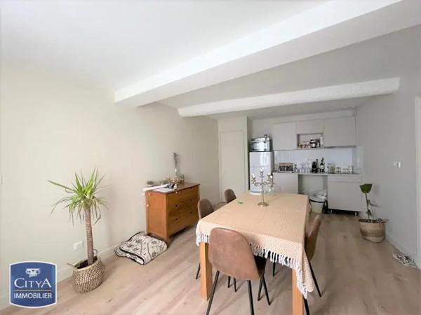 Appartement à louer 2 pièces 57.4m² Nîmes (30000)