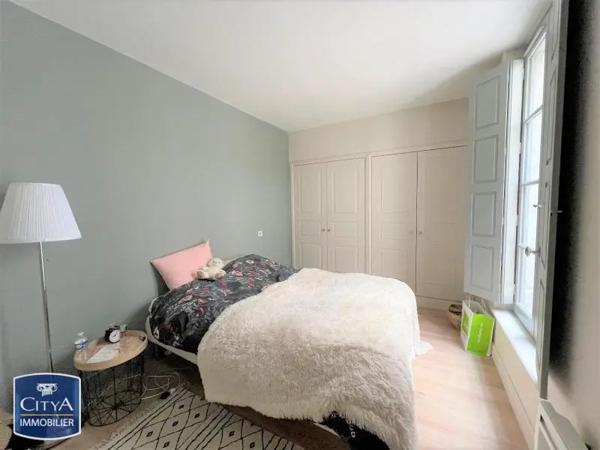 Appartement à louer 2 pièces 57.4m² Nîmes (30000)