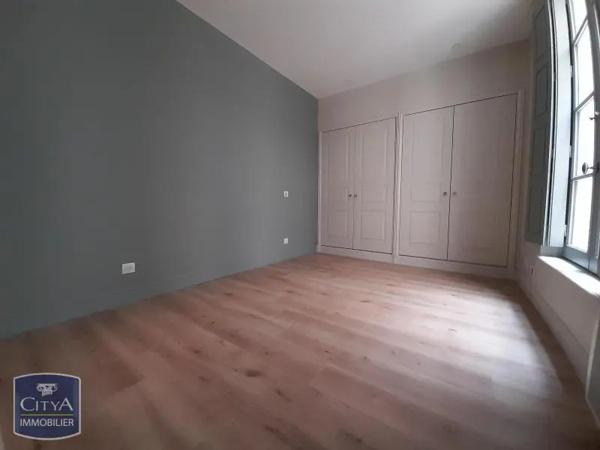 Appartement à louer 2 pièces 57.4m² Nîmes (30000)