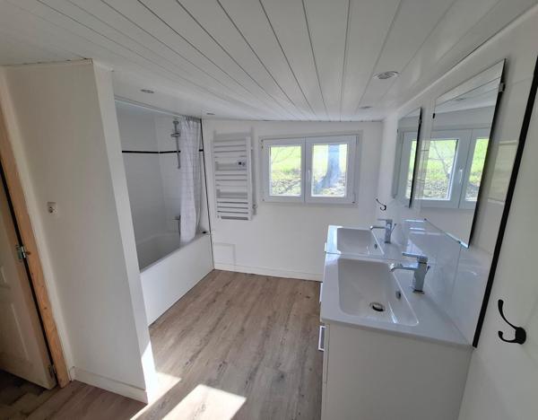 Charmante maison de plain-pied avec piscine, dépendance et grand terrain