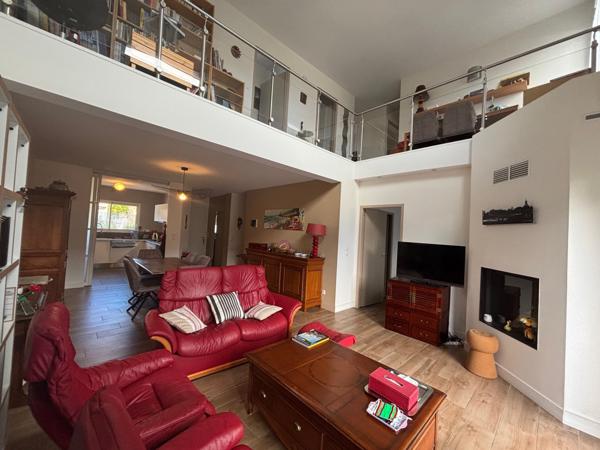 Mérignac (33700) MAISON 5 CHAMBRES BUREAU PLACE CAPEYRON