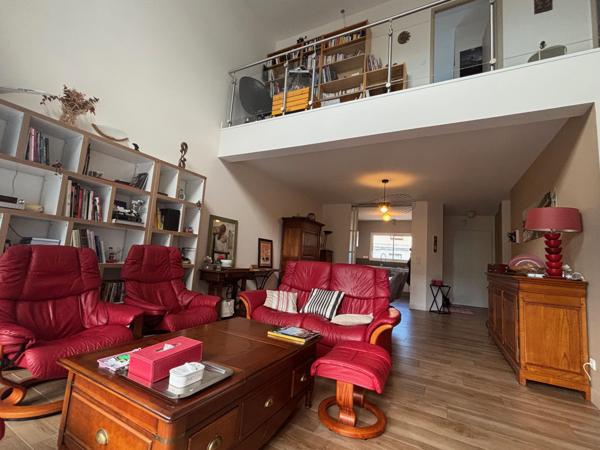 Mérignac (33700) MAISON 5 CHAMBRES BUREAU PLACE CAPEYRON