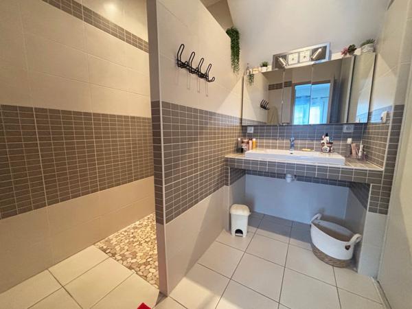 Mérignac (33700) MAISON 5 CHAMBRES BUREAU PLACE CAPEYRON