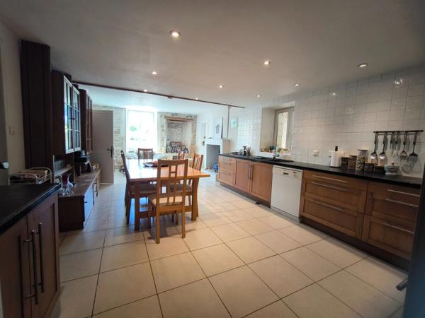 Maison à vendre 6 pièces SEGONZAC (16)
