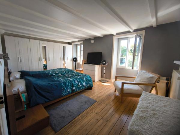Maison à vendre 6 pièces SEGONZAC (16)