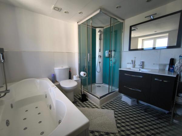 Maison à vendre 6 pièces SEGONZAC (16)