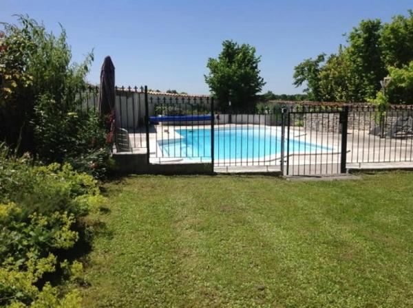 Maison à vendre 6 pièces SEGONZAC (16)