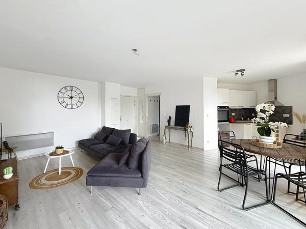 T3 en DERNIER ETAGE  avec GARAGE- CAVE et TERRASSE