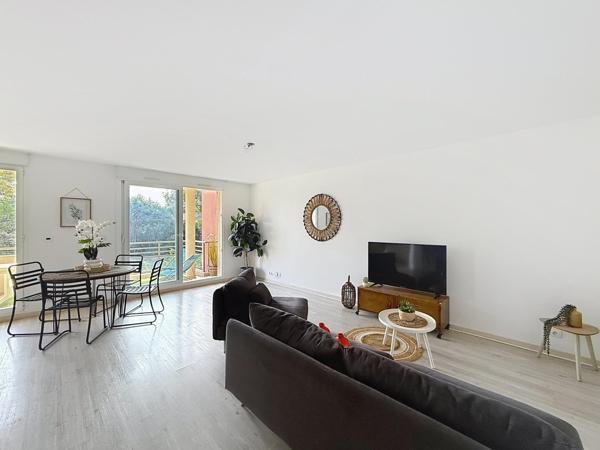 T3 en DERNIER ETAGE  avec GARAGE- CAVE et TERRASSE