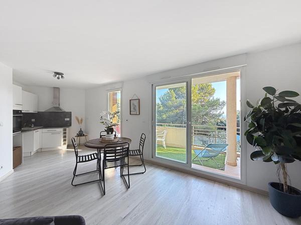 T3 en DERNIER ETAGE  avec GARAGE- CAVE et TERRASSE