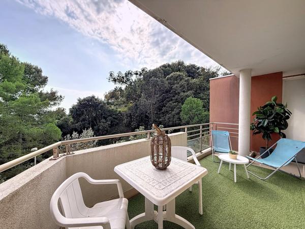 T3 en DERNIER ETAGE  avec GARAGE- CAVE et TERRASSE