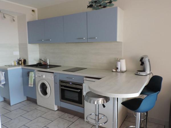 Appartement T1 avec grande terrasse  à 100 m de la plage avec parking