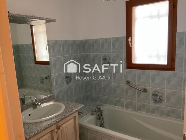 Maison lumineuse de 99 m² avec piscine et un vaste terrain ,vrai coin de paradis